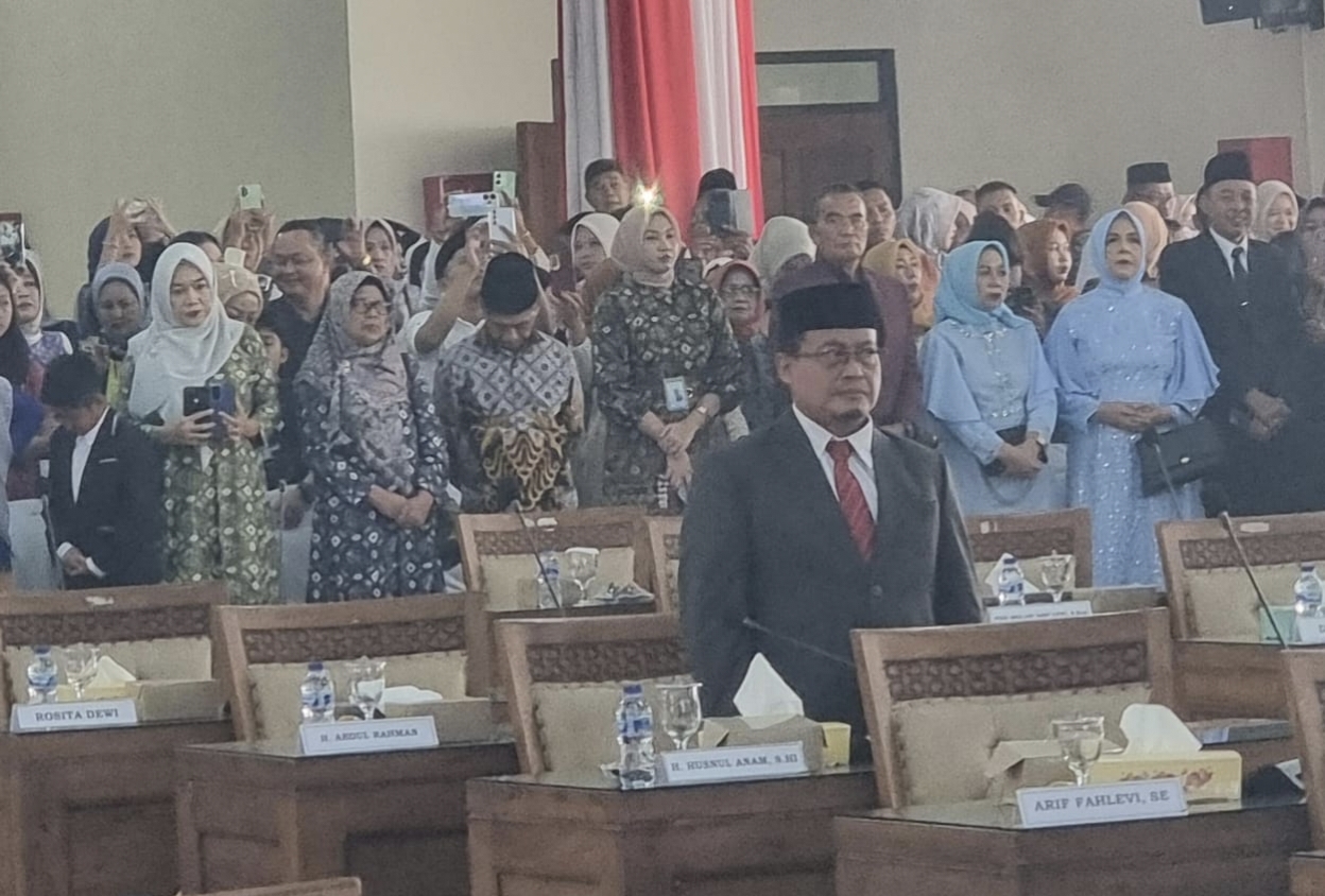 Tak Terpilih Lagi, Husnul Anam Gentleman Hadiri Pelantikan Anggota DPRD Ogan Ilir Periode 2024-2029