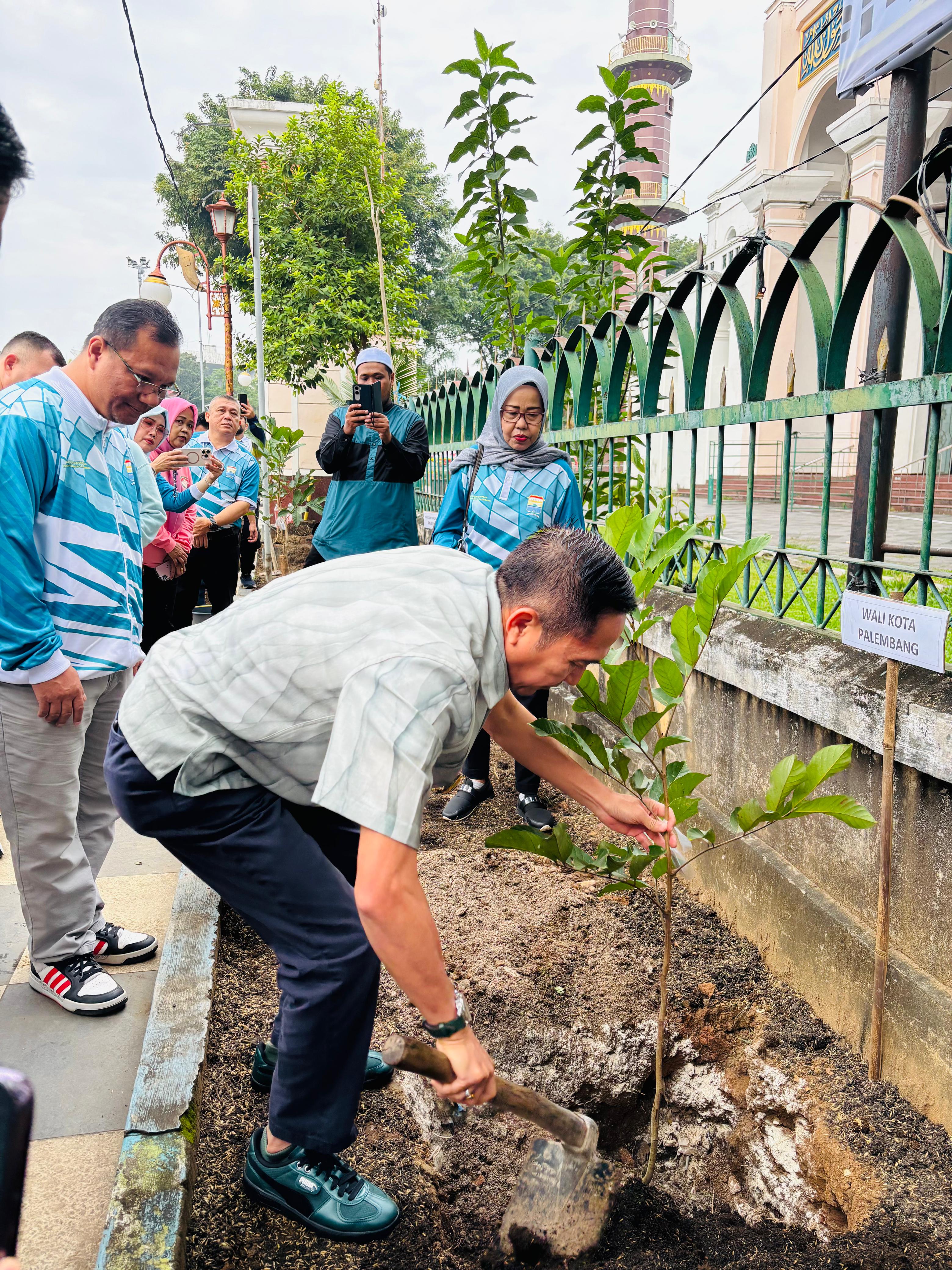 Wali Kota Ratu Dewa Canangkan Gerakan Kota Palembang Menanam Buah