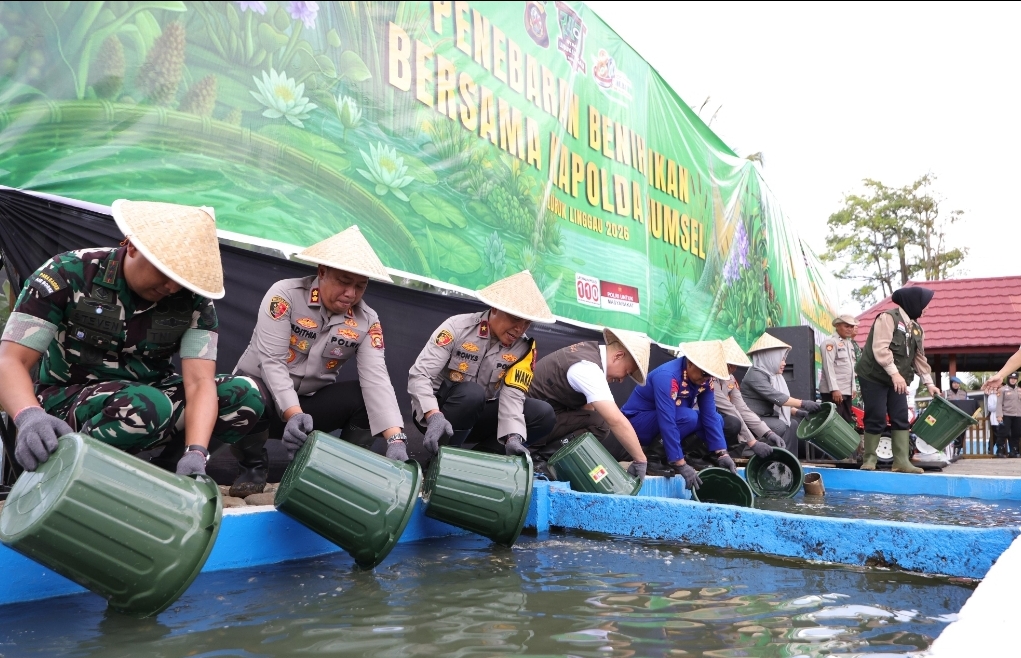 Wakapolda Sumsel Lepas 3.000 Benih Ikan dan Bantu Petani dengan Traktor