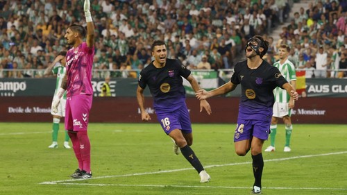 Barcelona Gilas Betis 5-2, Yamal Terlibat Kontak Fisik dengan Bernal 
