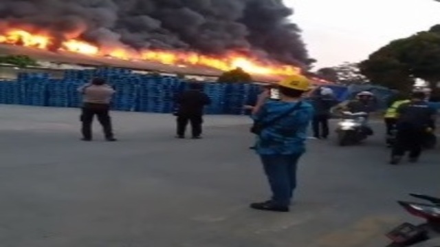Pabrik Alumunium Foil di Bogor Kebakaran, 20 Mobil Pemadam Diterjunkan