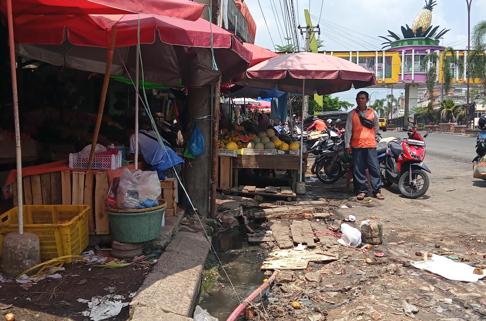 Pasar Tradisional di Prabumulih Ini Keluarkan Bau Busuk hingga Becek, Waduh!