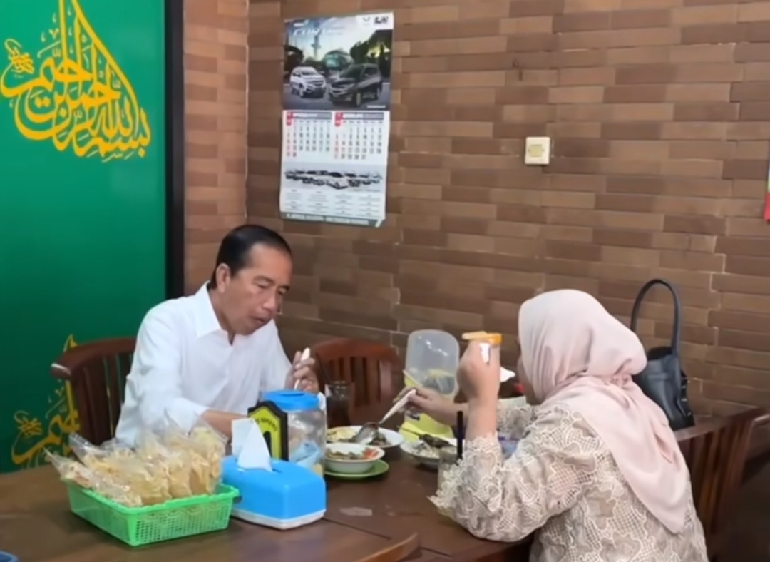 Purna Tugas dari Presiden RI, Jokowi Ditemani Iriana Nikmati Sate Kambing di Kartasura