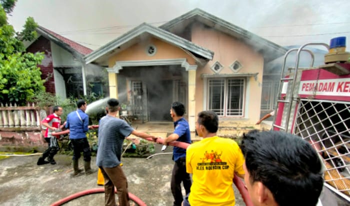 1 Rumah di Purnajaya Sukadana Kayuagung Ludes Terbakar, Pemilik Teriak Histeris Minta Tolong