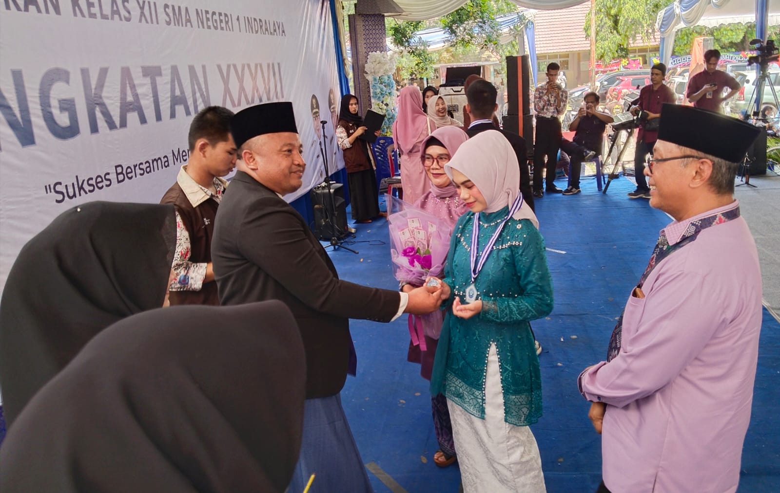 Akhiri Masa Pendidikan di Sekolah, Siswa Kelas 12 SMAN 1 Indralaya Ogan Ilir Inisiatif Gelar Tasyakuran