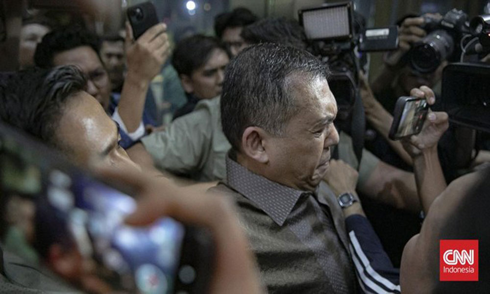 Dikawal Beberapa Pengawal, Silmy Karim Menyerahkan Diri ke KPK