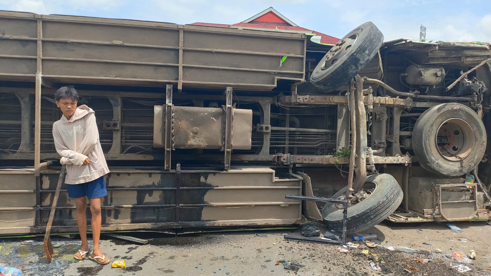 Bus SAHABAT Asal Sumbar Terbalik di Prabumulih, Penumpang: Kami Keluar Merangkak Pelan-pelan