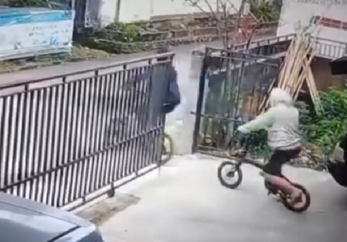 2 Pria Tertangkap CCTV Curi Sepeda Mahal di Sukabangun 2 Palembang, Viral di Sosial Media
