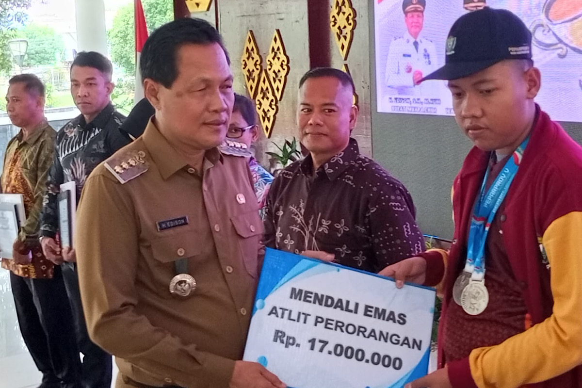 Bupati Muara Enim Beri Bonus Rp2,3 Miliar untuk Atlet Peparprov 2025