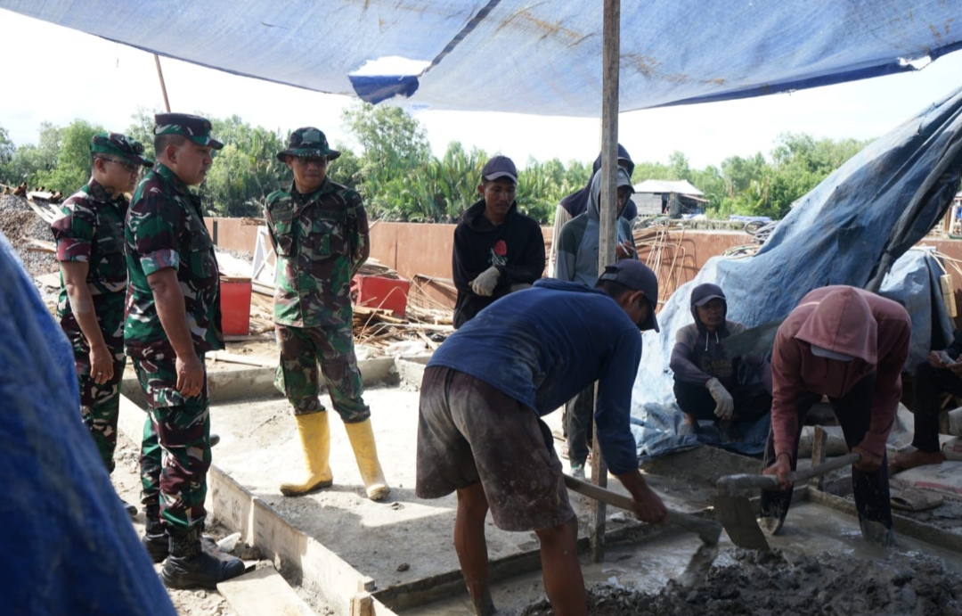 Pembangunan Jembatan Gantung di Kuala Dua Belas OKI Hadapi Kendala, Danrem 044/Gapo Tinjau Lokasi