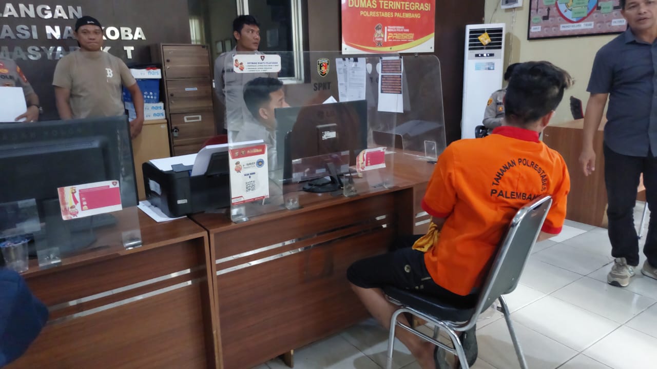 Disiksa dan Ditusuk Pakai Gagang Sikat Gigi Dalam Sel, Tahanan Polrestabes Palembang Bikin Laporan Polisi