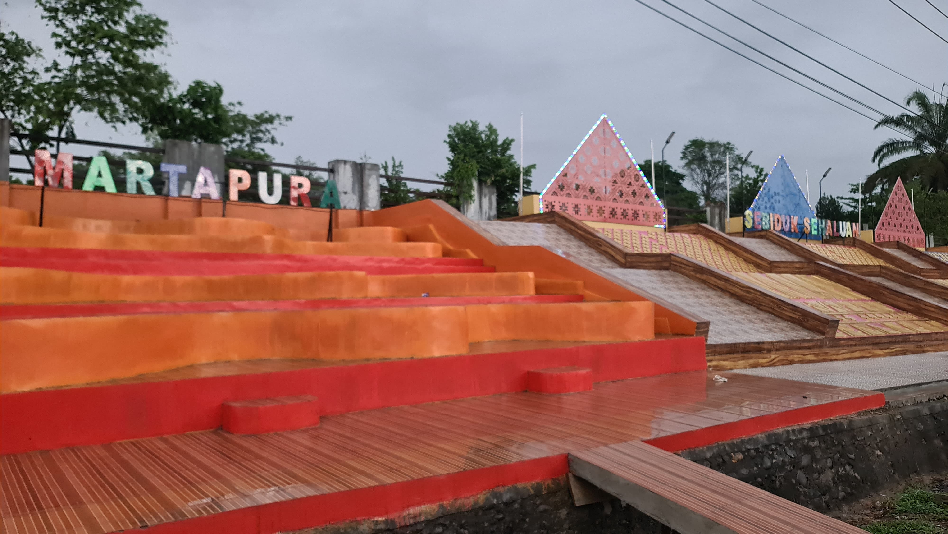 Pemkab OKU Timur Percantik Kota Martapura dengan Taman Bermotif Tanjak dan Songket