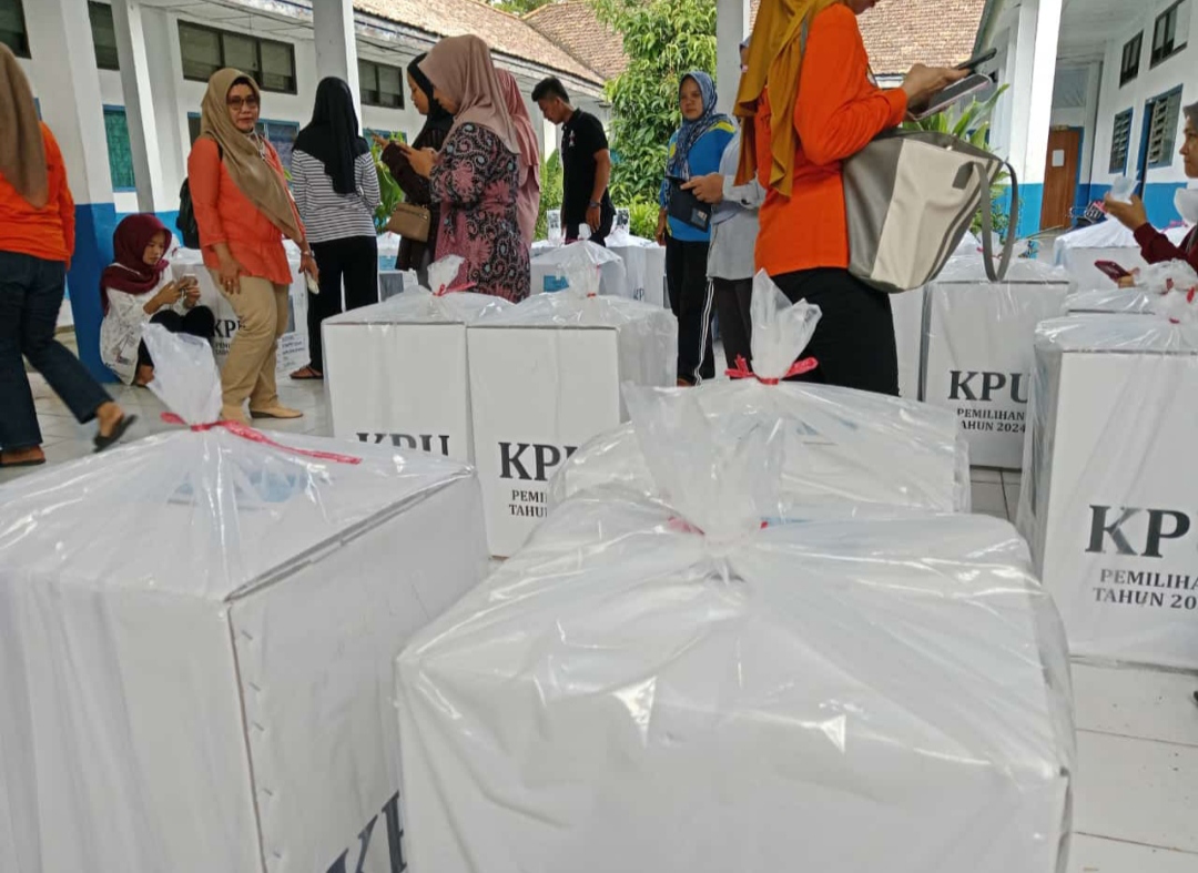 Hari Ini KPU OKI Distribusikan Logistik Pemilu ke 5 Kecamatan 