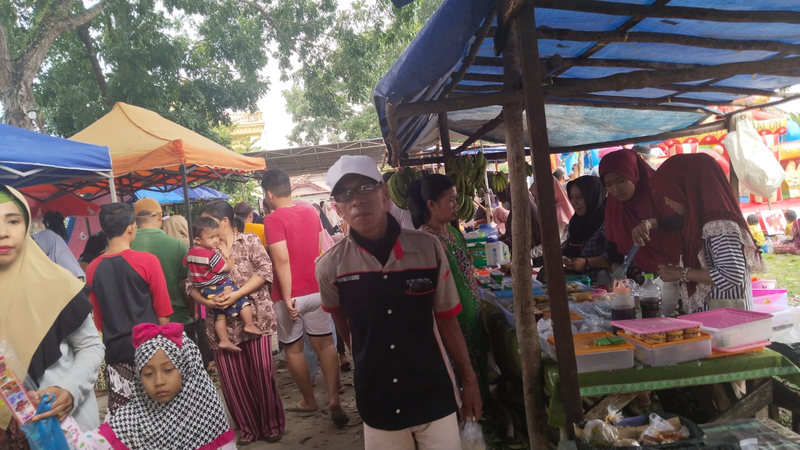 Hari Pertama Puasa, Pasar Bedug Ramadan di Ogan Ilir Diserbu Warga