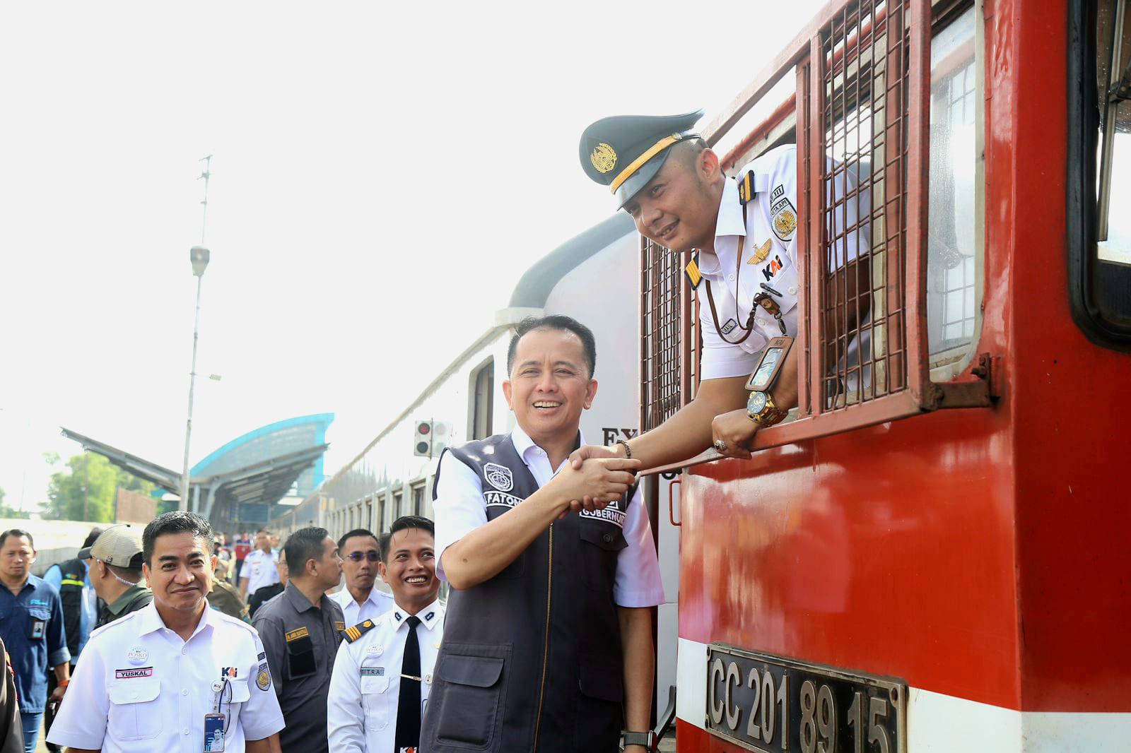 Pj Gubernur Agus Fatoni Lepas Keberangkatan 1.040 Pemudik Gratis Jalur Kereta Api