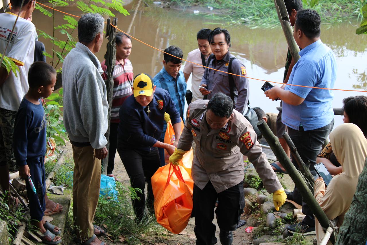 Warga Desa Arisan Buntal Kayuagung Heboh Temukan Jasad Seorang Kakek Hanyut di Sungai Komering