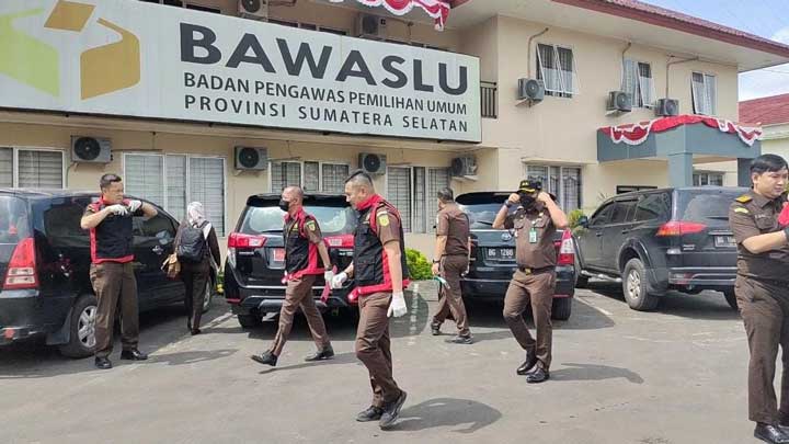 Hibah Bawaslu Prabumulih Bermasalah, Jaksa Geledah Gudang Bawaslu Sumsel