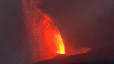 Gunung Anak Krakatau Erupsi, ini Sejarahnya