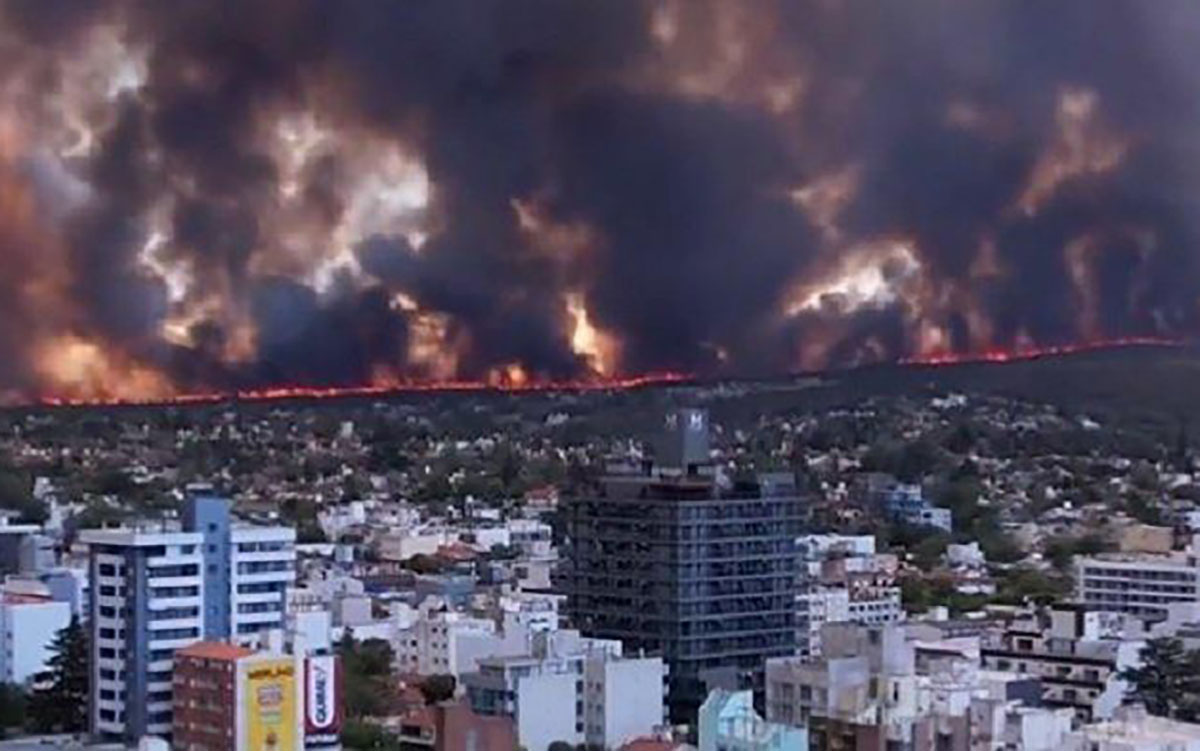Nyalakan Api Unggun untuk Bikin Kopi, Kebakaran Mengerikan Landa Hutan di Cordoba Argentina