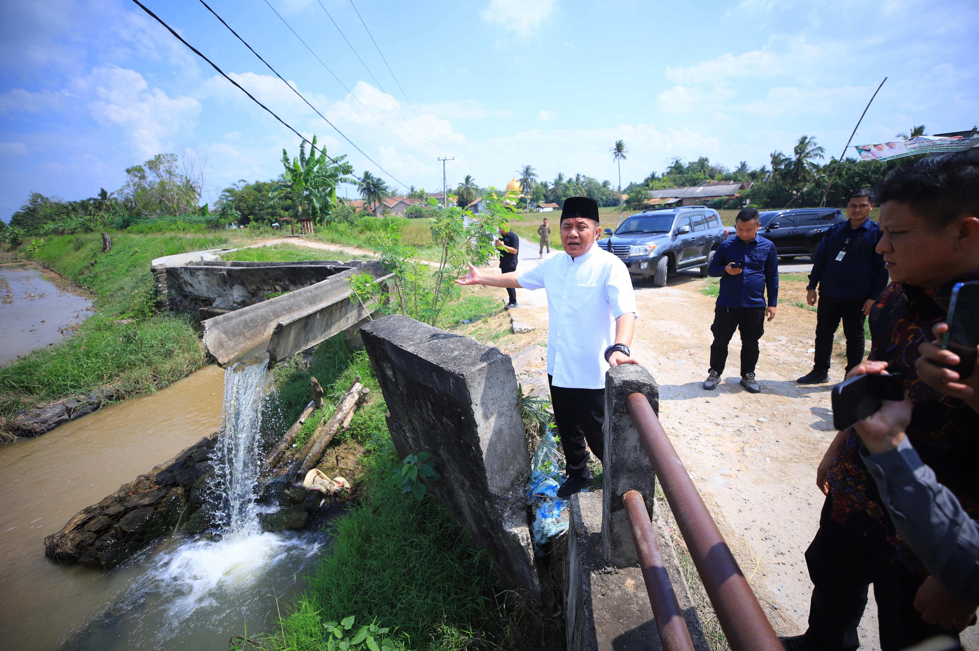 Peduli Petani, Herman Deru Langsung Turun ke Sawah dan Hubungi BBWS saat Temukan Irigasi Rusak
