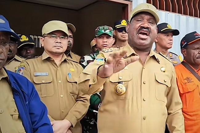 TOP NEWS, Prihatin Warganya Kelaparan, Bupati Puncak Sampai Minta Tolong, Orang Bawa Senjata Jaga Aman Papua! 