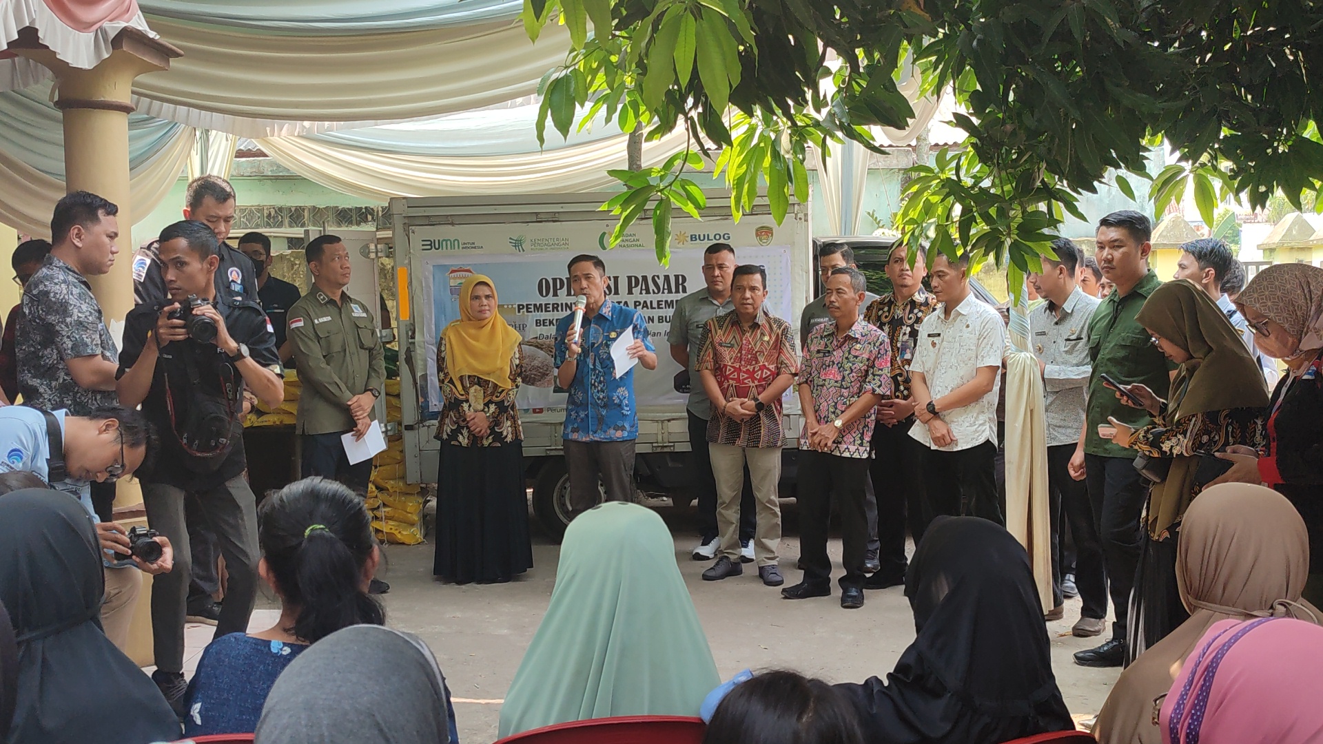   Saat Mebuka Kegiatan Operasi Pasar, Pj Wako Palembang Ratu Dewa Minta Orang Tua Pantau Anaknya 