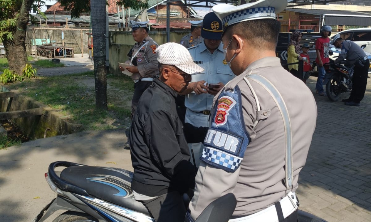 Satlantas Polrestabes Palembang Tindak 93 Pelanggar, Kandangkan Puluhan Sepeda Motor