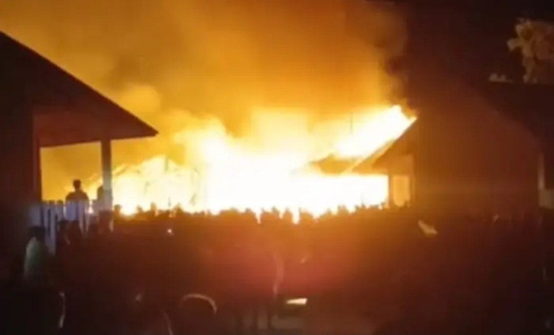 Heboh! SMPN 6 Cengal OKI Terbakar, Warga Padamkan Api