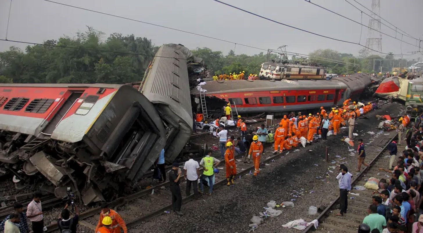 TRAGIS, 3 Kereta Api Tabrakan di India, 280 Meninggal, 900 Terluka, Begini Kronologinya