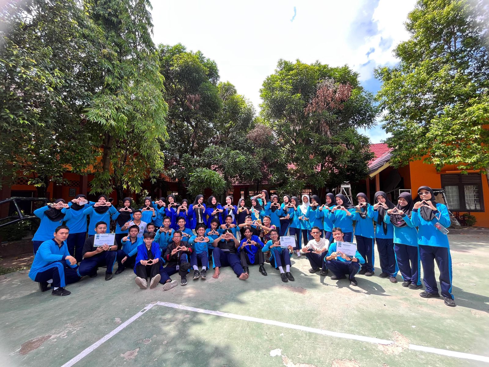 Perkuat Literasi Melalui Sastra: Dosen dan Mahasiswa UBD melakukan Pendampingan di SMA Negeri 2 Palembang