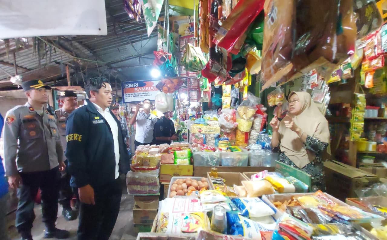 Polda Sumsel Pantau Beras di Pasar Tradisional Lemabang, Stok Cukup Tak Temukan Oplosan 