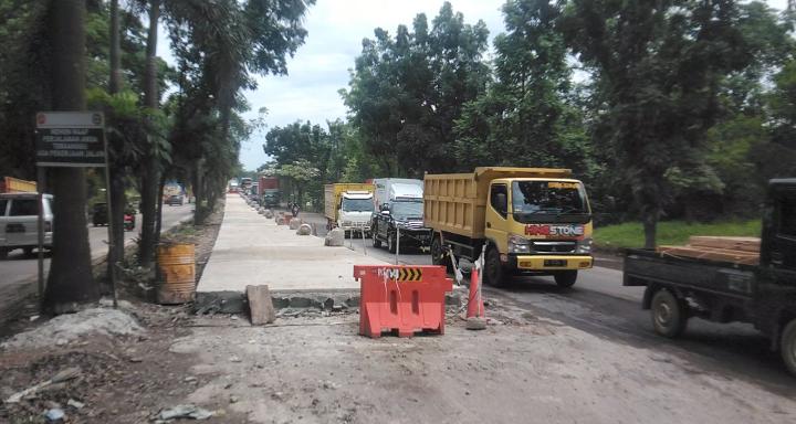 Perbaikan Jl Soekarno tak Kunjung Selesai