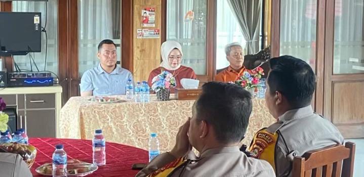 Kapolres Banyuasin AKBP Ruri Prastowo Sik Kunjungi Posko Pasangan Bacalon Bupati dan Wakil Bupati di Sukajadi