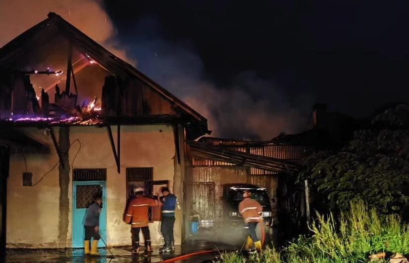 Pabrik Kecap di Talang Keramat Hangus Terbakar, Diduga Api Berasal dari Sini