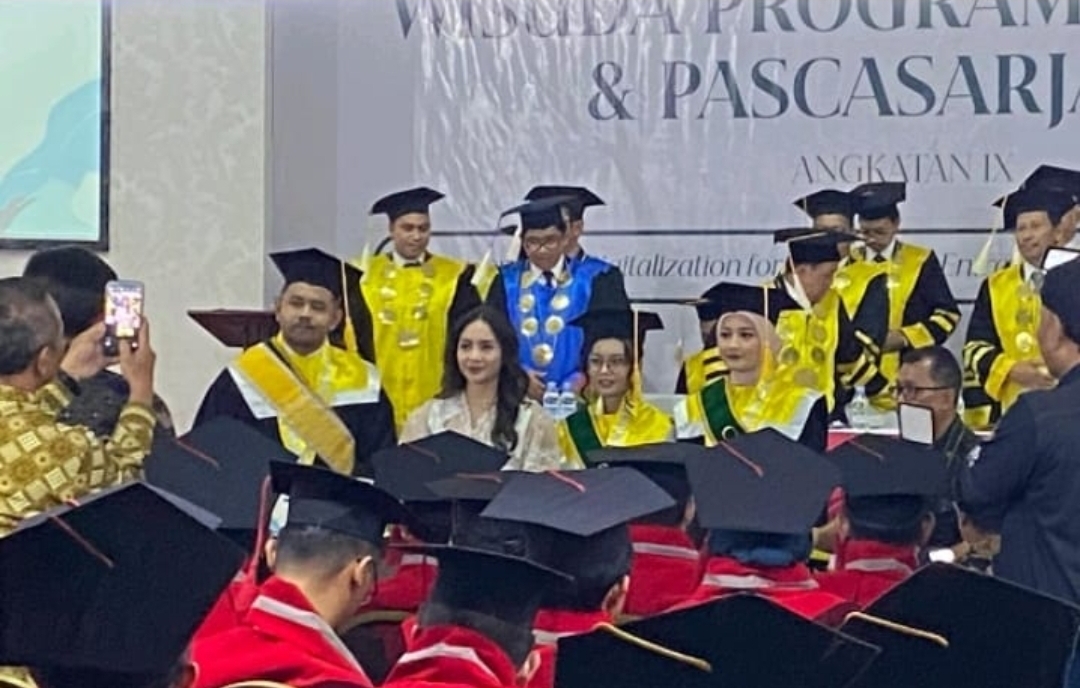 Dampingi Pengasuh Rafathar, Nagita Slavina Hadiri Wisuda Tanri Abeng University