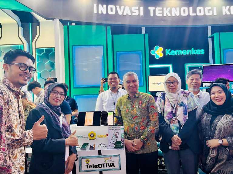 Inovasi Unsri Curi Perhatian di HKN ke-61, TeleOTIVA-Stem Cell Ditinjau Langsung Wamenkes dan Dirjen Farmalkes