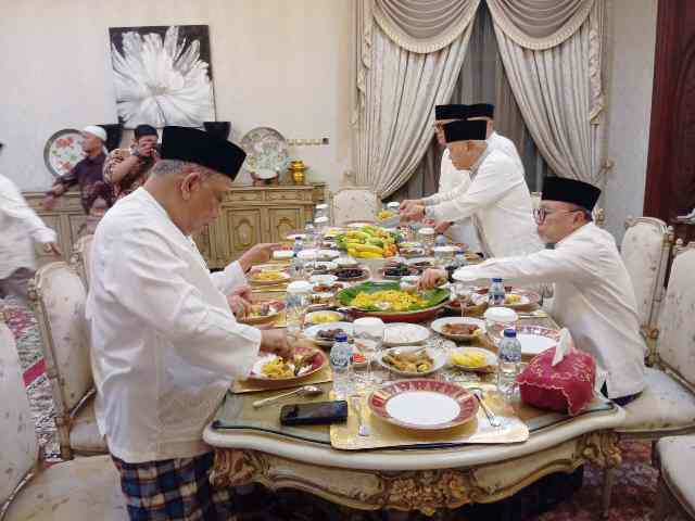 Melepas Rindu di Hari ke-40, Menko Zulhas Sebut Haji Halim adalah Warisan Kebaikan Bagi Umat