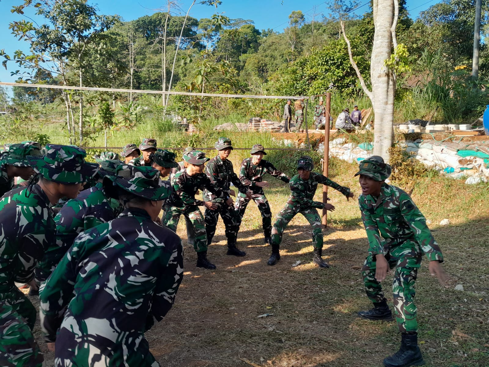 Semangat Prajurit Muda Melaksanakan TMMD, Semangat para Satria Muda membangun Desa Cukil