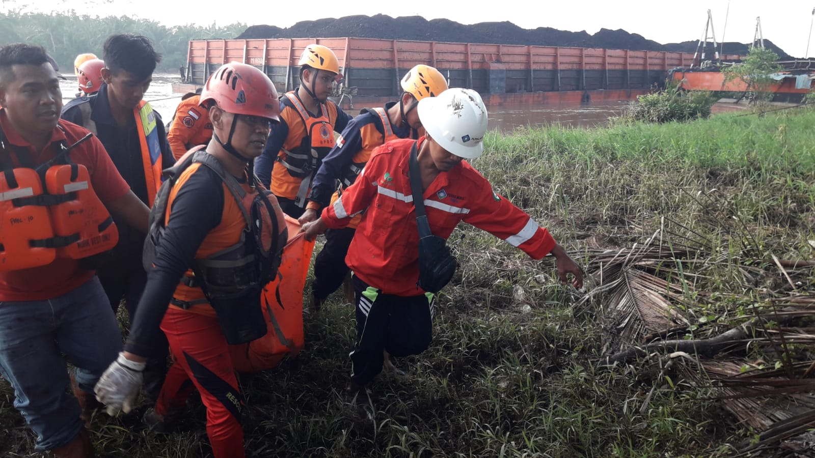 Terpeleset dari Kapal Jukung, Al Fauzan Ditemukan Tim SAR Tak Bernyawa di Sungai Lilin