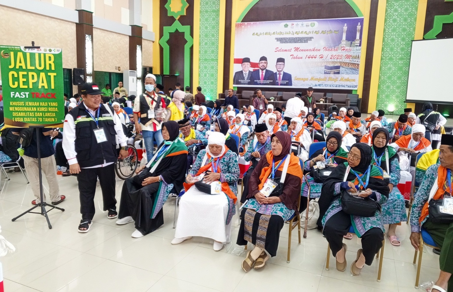 95 JCH Lansia Tergabung Dalam Kloter 14 Tiba di Asrama Haji Palembang