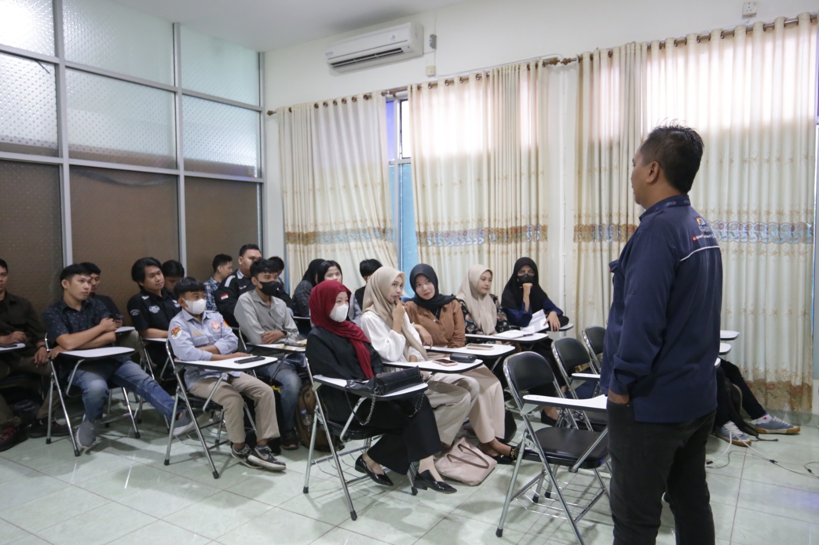 Career Coaching UBD Bahas Strategi Konten Media Sosial dengan Sentuhan Seni Visual
