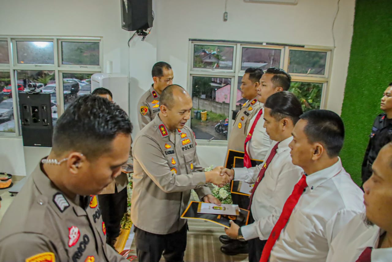 Ungkap Kasus Pembajakan Kapal di Sungai Menang, 23 Personel Polres OKI Diganjar Reward Kapolda Sumsel