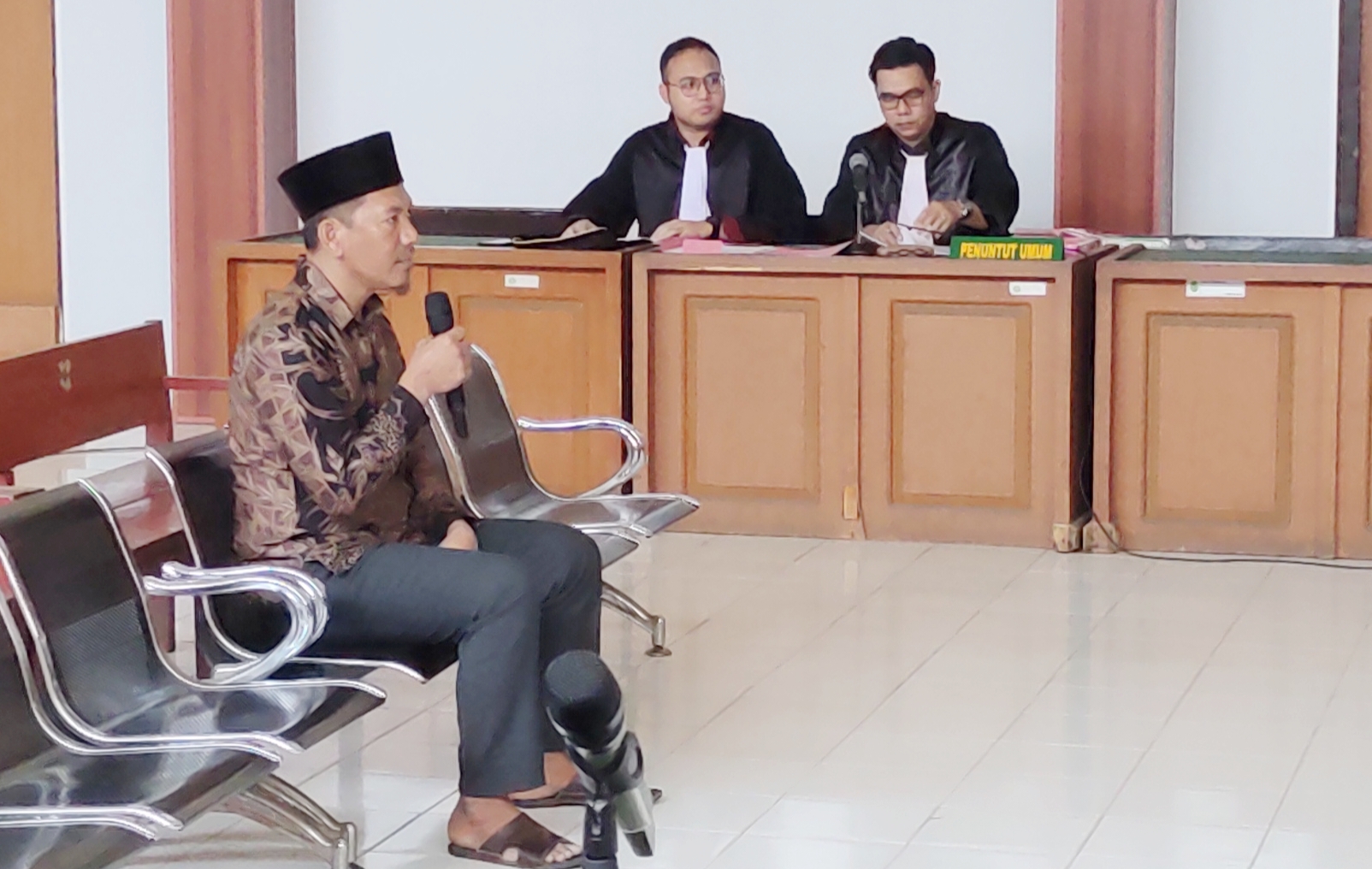 Tilep Dana Desa untuk Judi Mabuk-Mabukan di Tempat Karaoke, Kades Tanjung Raya Lahat Dihukum 5 Tahun Penjara