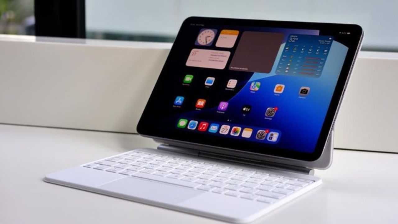 iPad Air M3 2025: Si Compact yang Makin Jago Multitasking dengan Chip M3 dan Magic Keyboard Baru!