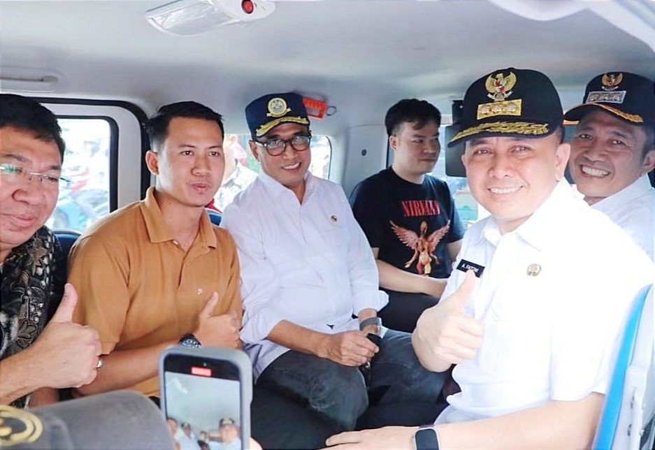   Menhub RI Budi Karya Sumadi Tinjau Feeder LRT di Kota Palembang