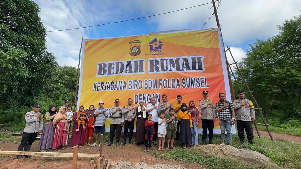 Ramadan Berkah, SDM Polda Sumsel Bedah Rumah Milik Buruh Batu Bata di Banyuasin