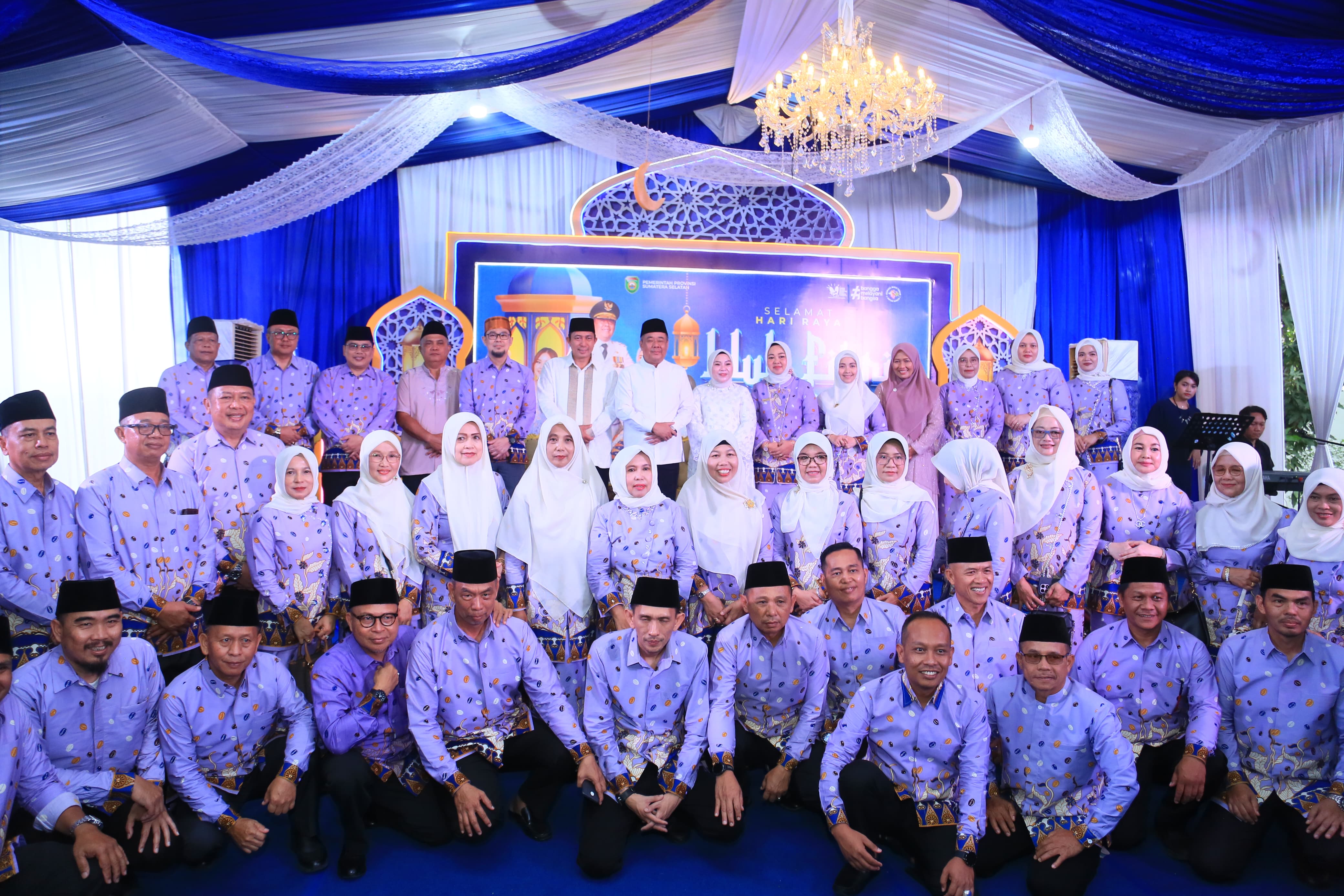 Cik Ujang Sambut Masyarakat dan Kepala Daerah di Open House Idulfitri 1447 H