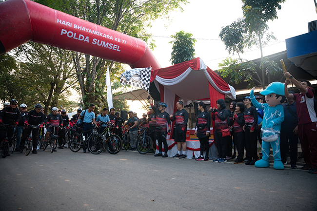 Ratusan Peserta Ikuti Fun Bike HUT Bhayangkara ke-77 Polda Sumsel