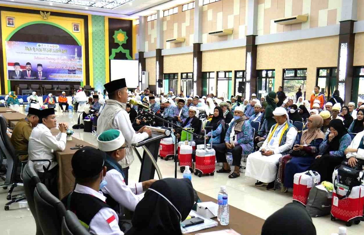 Kemenag Kota Lubuklinggau Sambut Kepulangan Jemaah Haji Kloter 16 di Asrama Haji Palembang