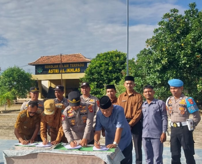 Polsek Tanjung Batu Ogan Ilir dan SIT Astri Al-Ikhlas Tandatangani MoU Sekolah Bebas Narkoba